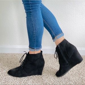 American rag Baylie suede black wedges sz 12